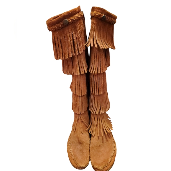 Minnetonka 5-Layer Fringe Boot - Picture 10 of 13